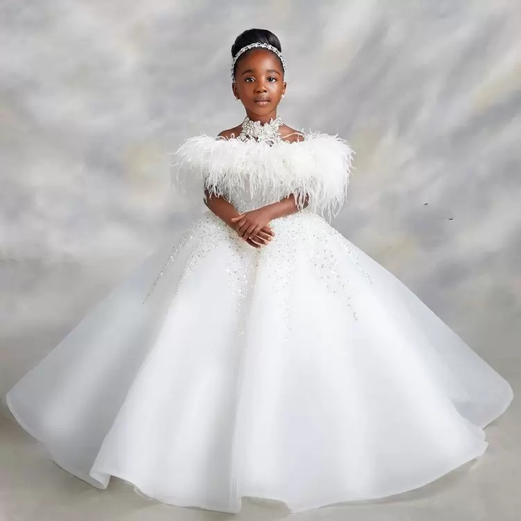 2023 Luxurious Lace Beaded Flower Girl Dresses Ball Gown Sheer Neck Crystals Organza Lilttle Kids Birthday Pageant Weddding Gowns